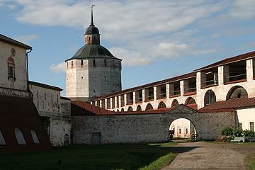 Тюремный двор. Троицкие ворота 