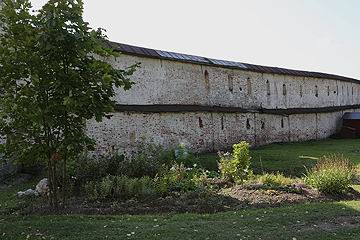 Стены и башни Малого Ивановского монастыря