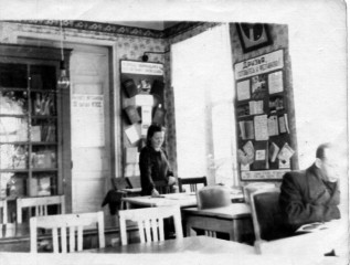 А.П. Доронина, зав.читальным залом библиотеки