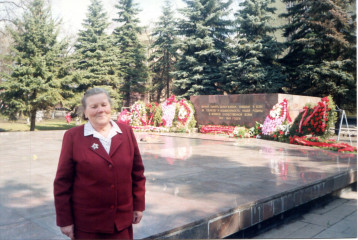 А.П. Доронина у Вечного огня. Вологда, 2020